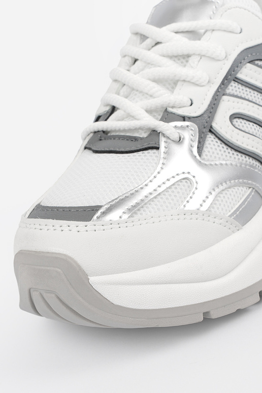 Valged naiste spordistiilis jalatsid...