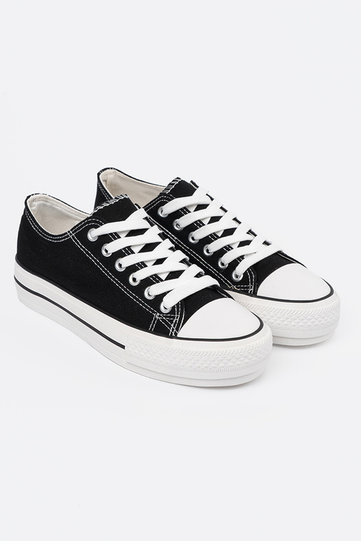 Mustade naiste jalatsid