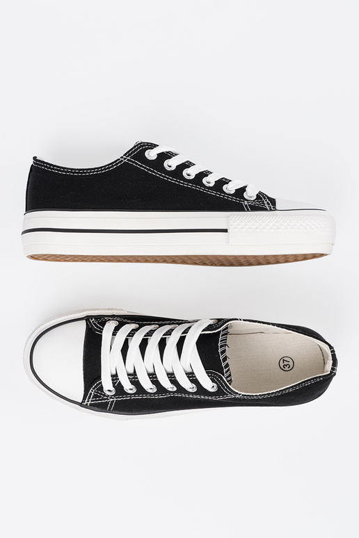 Mustade naiste jalatsid