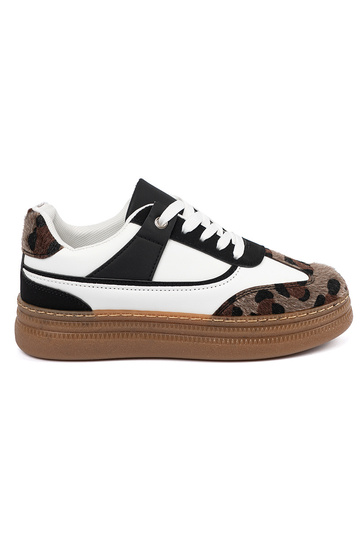 Must-valged spordistiilis...