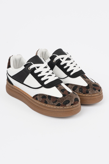 Must-valged spordistiilis... 2