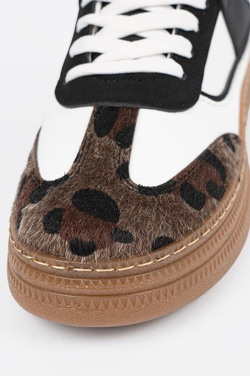 Must-valged spordistiilis jalatsid...