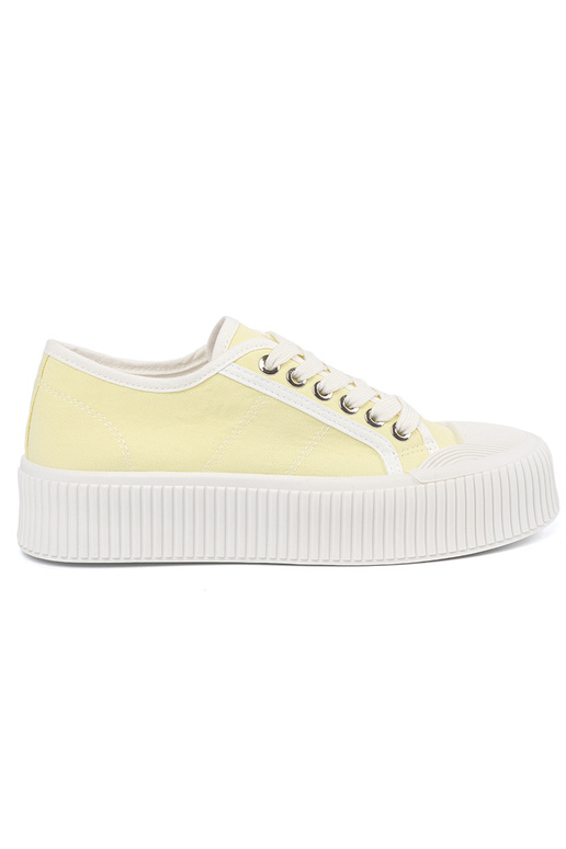 Kollased kingad paeltega paksul tallal Kollased kingad paeltega paksul tallal