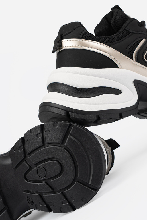 Mustad naiste spordistiilis jalatsid...