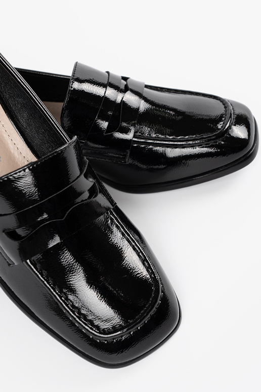 Mustad naiste kingad lorde stiilis