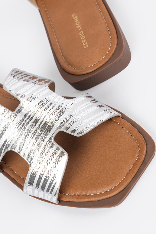 Hõbedased sussid ruudukujulise ninaosaga