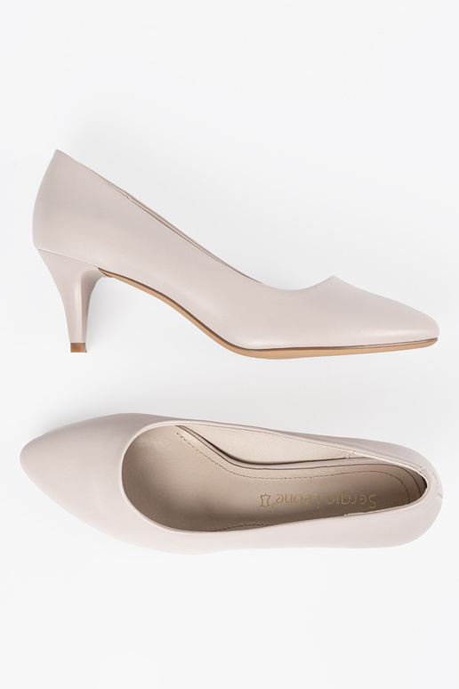 Hallid kõrged kontsad, Sergio Leone