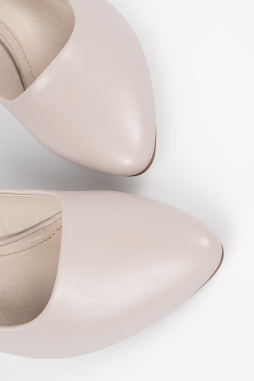 Hallid kõrged kontsad, Sergio Leone