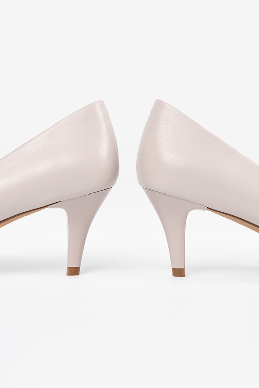 Hallid kõrged kontsad, Sergio Leone