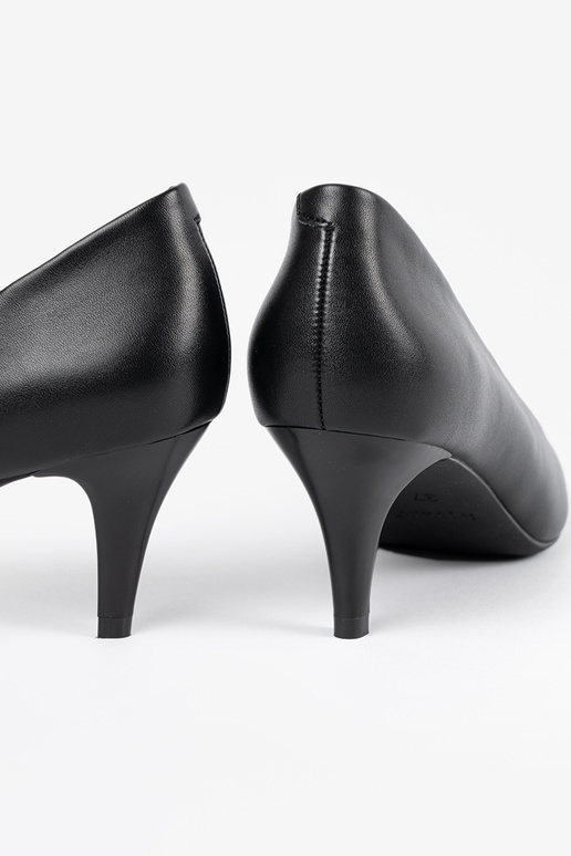 Mustad klassikalised kõrged kontsad,...