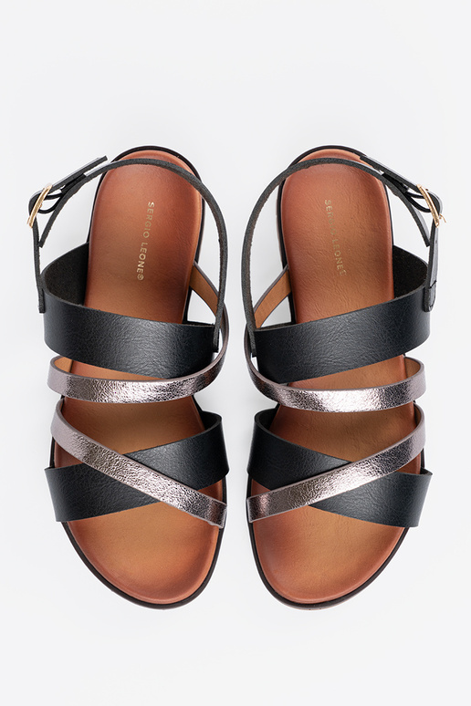 Kuldse värvi sandaalid madalal kontsal