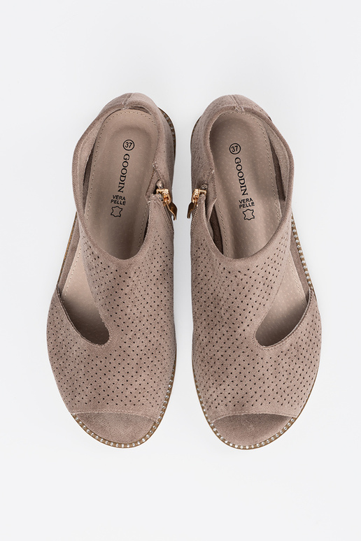 Madala platvormiga aukudega sandaalid...