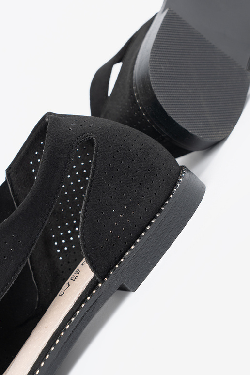 Madala platvormiga aukudega sandaalid...