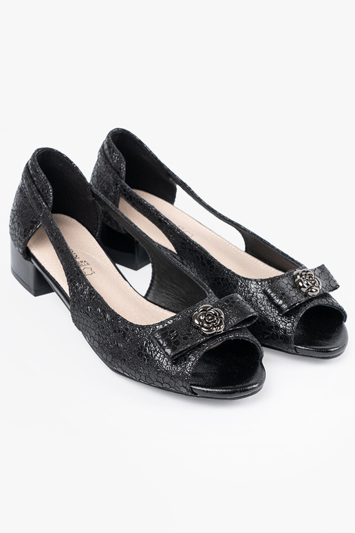 Avatud varbaga kingad kinnitustega... Avatud varbaga kingad kinnitustega...