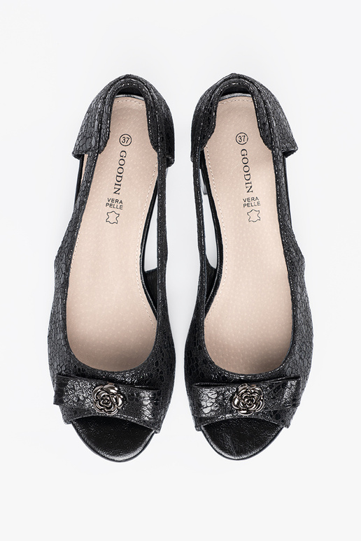 Avatud varbaga kingad kinnitustega... Avatud varbaga kingad kinnitustega...