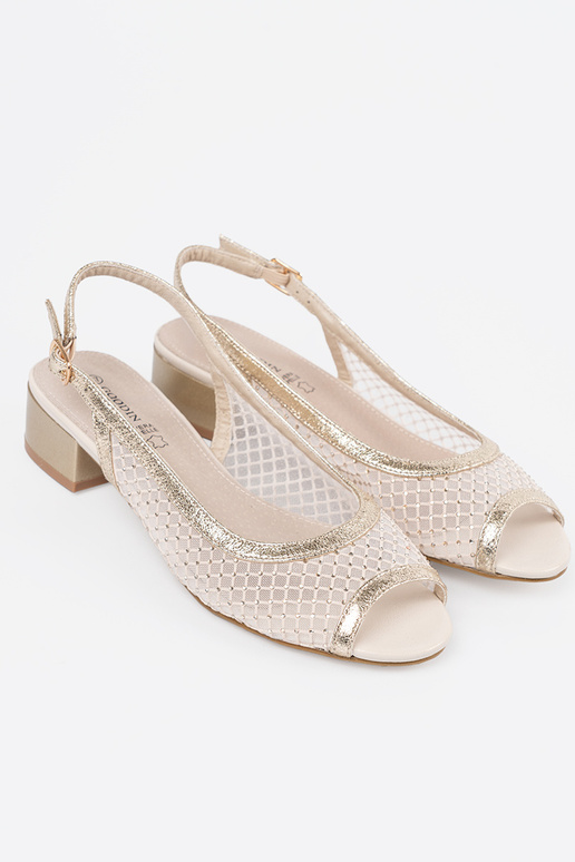 Dekoratiivsete võrkudega sandaalid...