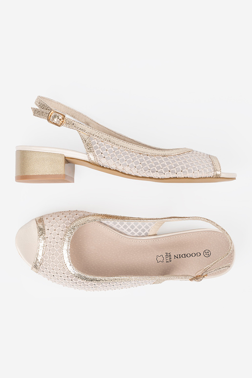 Dekoratiivsete võrkudega sandaalid...