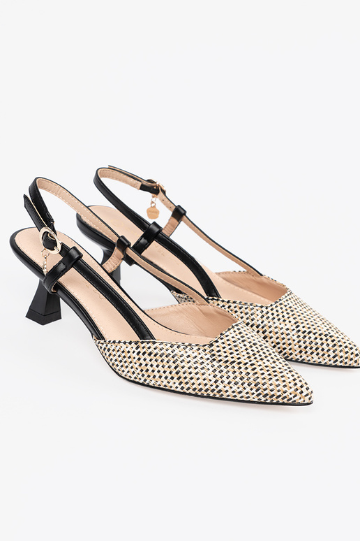 Kootud kõrge kontsaga sandaalid...