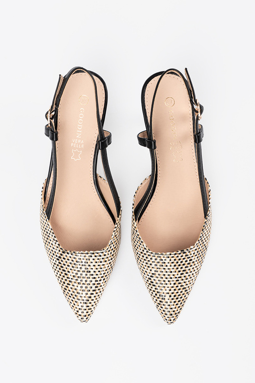 Kootud kõrge kontsaga sandaalid...