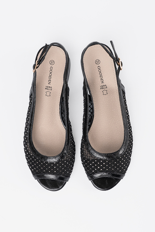 Dekoratiivsete võrkudega sandaalid...