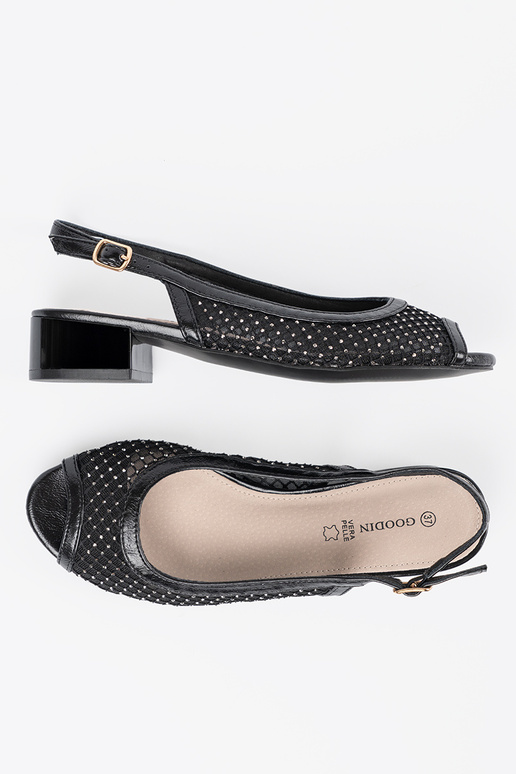 Dekoratiivsete võrkudega sandaalid...