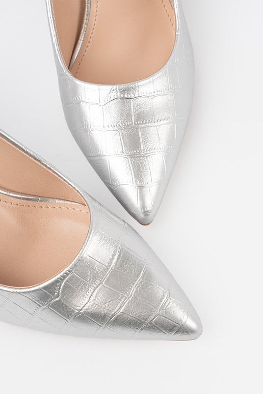 Klassikalised hõbedased madalad kingad Klassikalised hõbedased madalad kingad