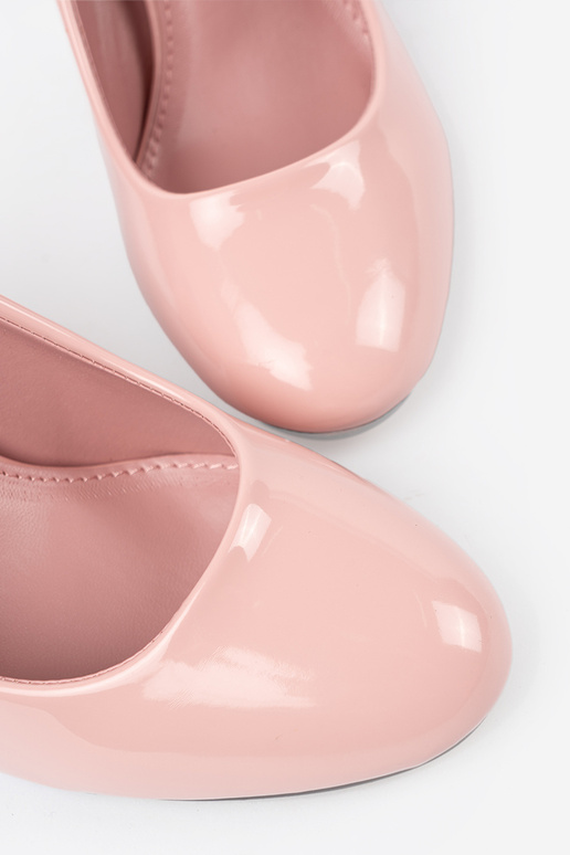 Roosad lakitud kõrged kontsad