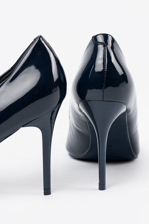 Tumedat sinised lakitud kõrge...