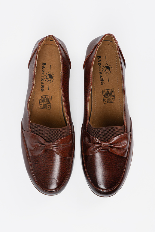 Pruunid poolsaapad kinnisega ja lipsuga