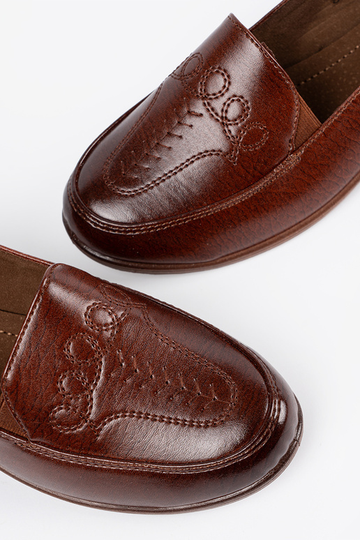 Pruunid klassikalised poolsaapad...