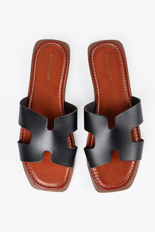 Mustad sussid ruudukujulise ninaga Mustad sussid ruudukujulise ninaga