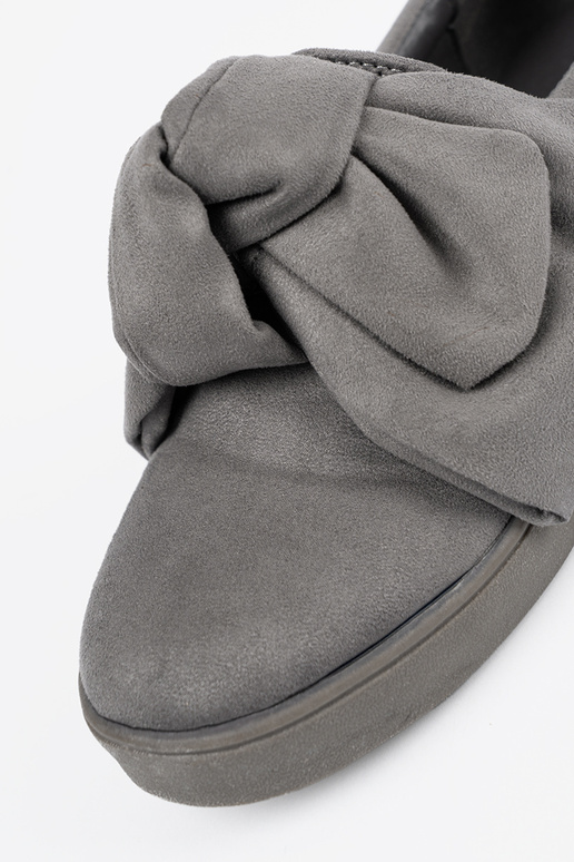 Hallid kingad lukuga ja paelaga