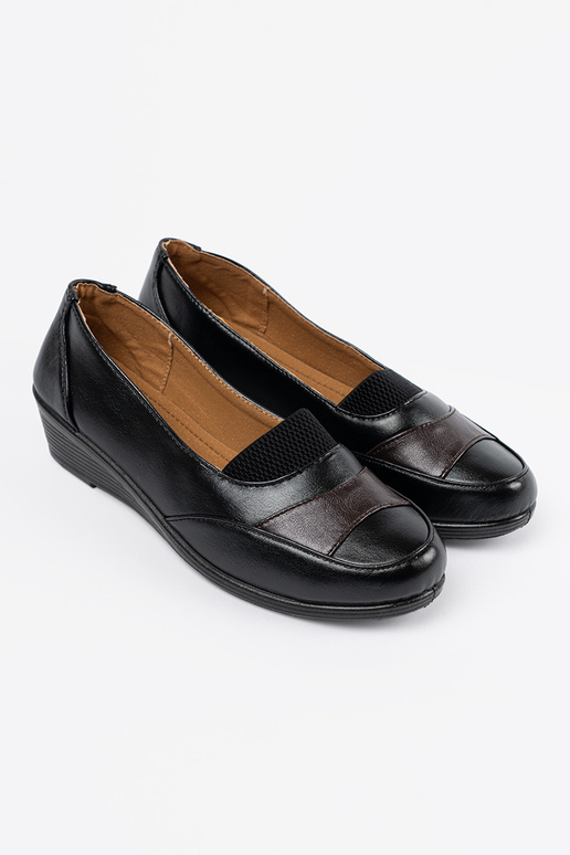 Mustad klassikalised naiste poolsaapad