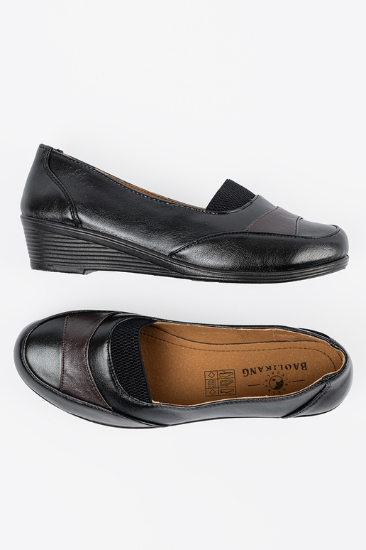 Mustad klassikalised naiste poolsaapad