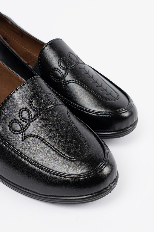 Naiste poolsaapad dekoratiivse tikandiga Naiste poolsaapad dekoratiivse tikandiga