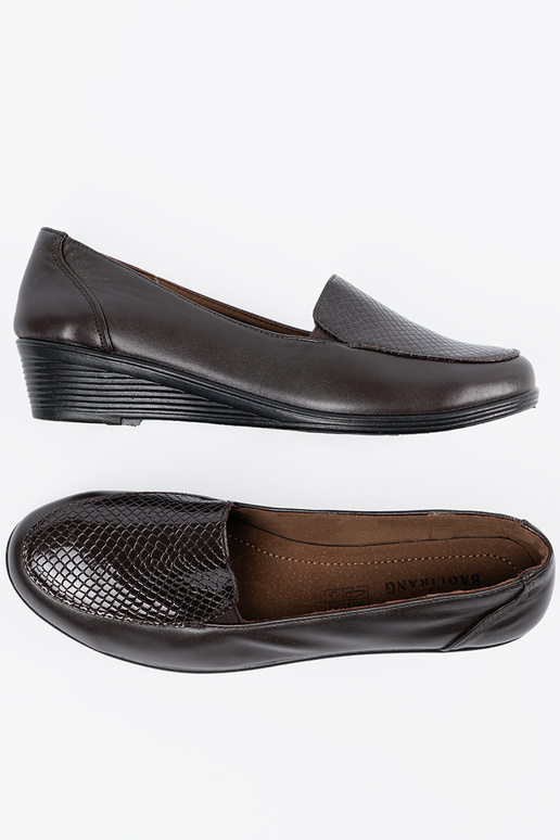 Pruunid poolsaapad platvormil