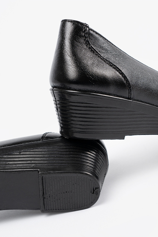 Naiste poolsaapad nahkstruktuuriga