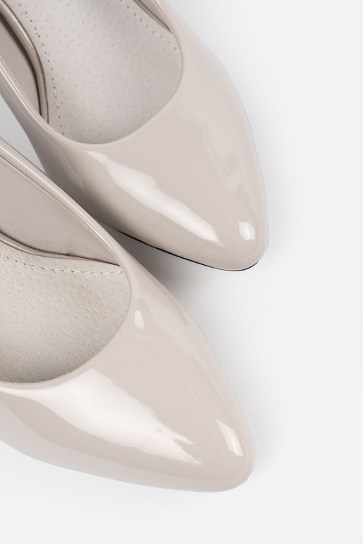 Hallid kõrged kontsad