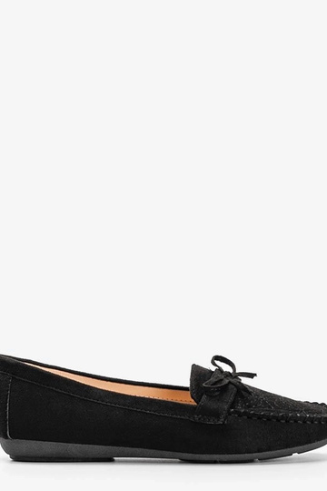 Mustad mokasiinid lõigatud...