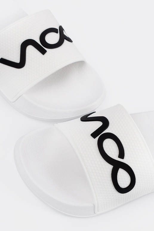 valget värvi plätud koos pealdisega