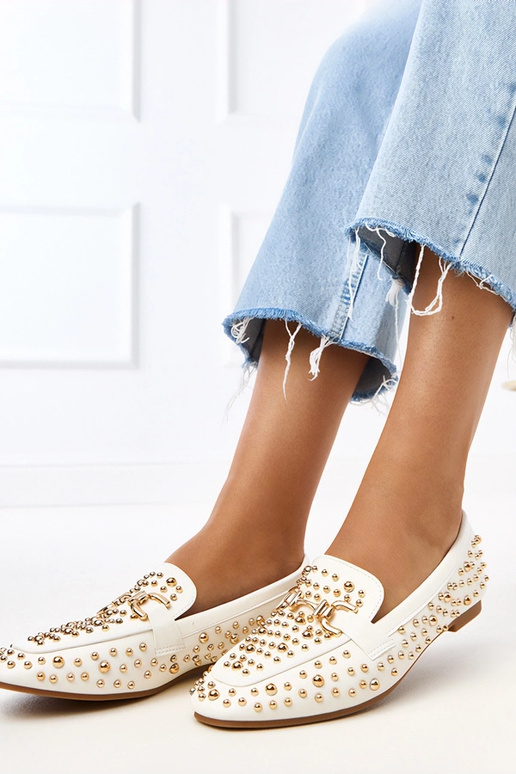 Valged mokasiinid narmastega Lea Valged mokasiinid narmastega Lea