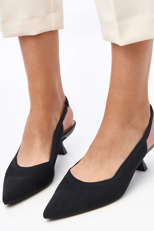 Mustad kangast kingad madala kontsaga... Mustad kangast kingad madala kontsaga...