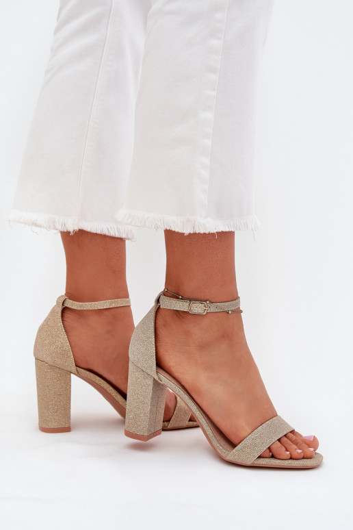 läikiv Pealistesandaalid Kuldset värvi Kavina