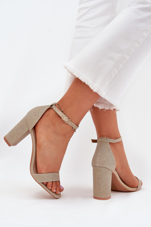 läikiv Pealistesandaalid Kuldset värvi Kavina