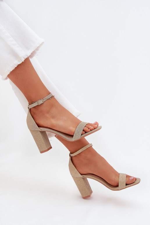 läikiv Pealistesandaalid Kuldset värvi Kavina