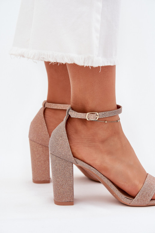 läikiv Pealistesandaalid Kuldset värvi Kavina