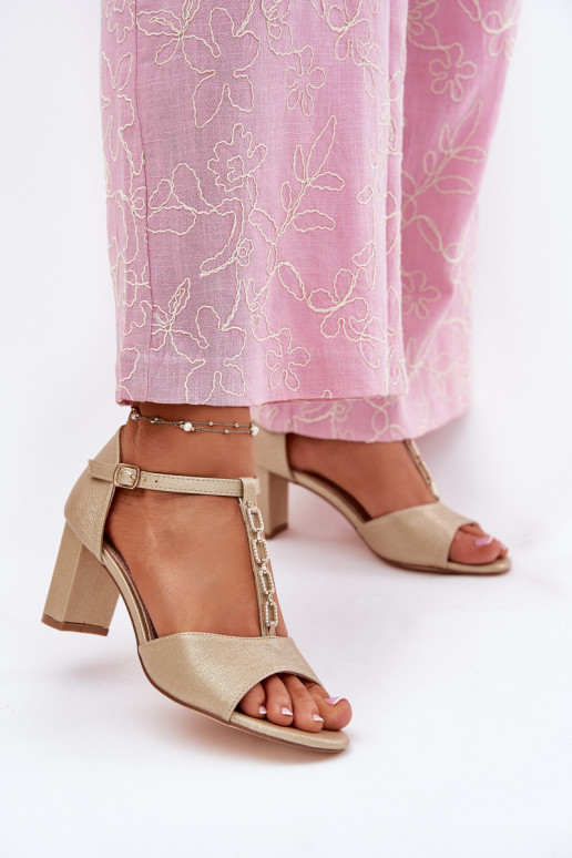 Pealistesandaalid dekoreeritud kontsaga Eco nahk Kuldset värvi Triavera