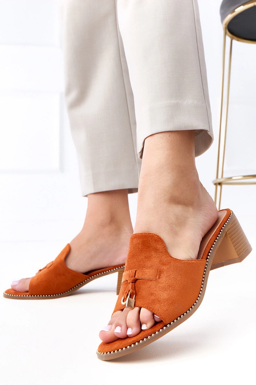 Pruunid sussid kontsaga kaunistusega...