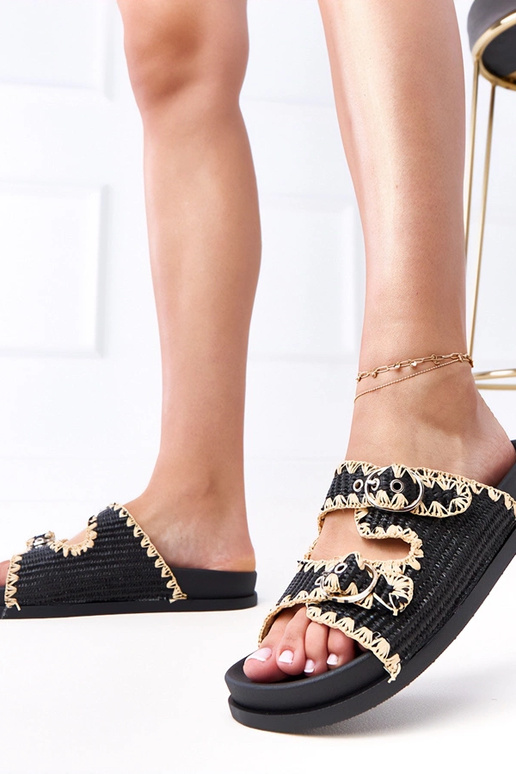 Mustad punutud sussid kinnitustega...