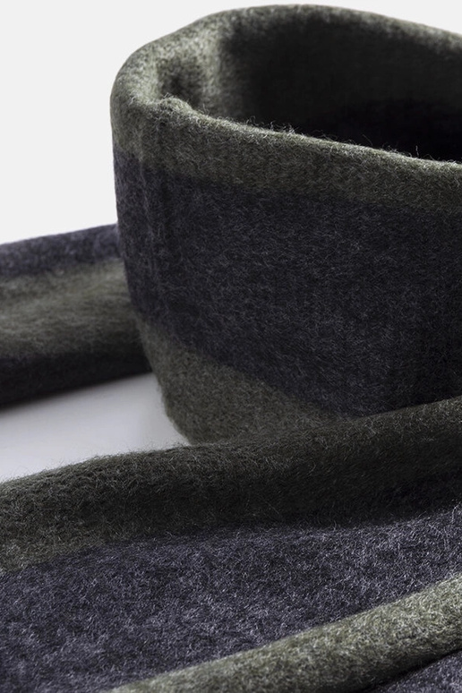 Roheline-hall sall pompomidega Lana